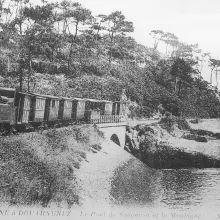 Audierne - Le train sur le quai